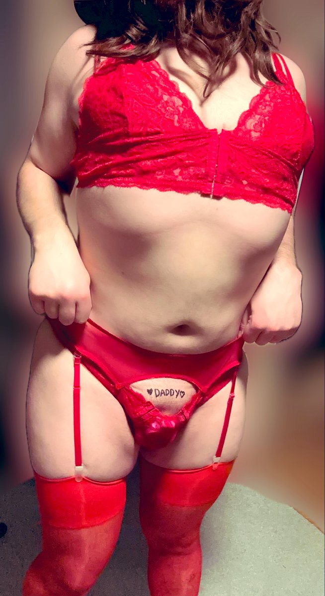 SissyEmmaGirl's tweet photo. ���Lady in red she’s looking at me🎶🤭😜 https://t.co/alfxqsVfRl