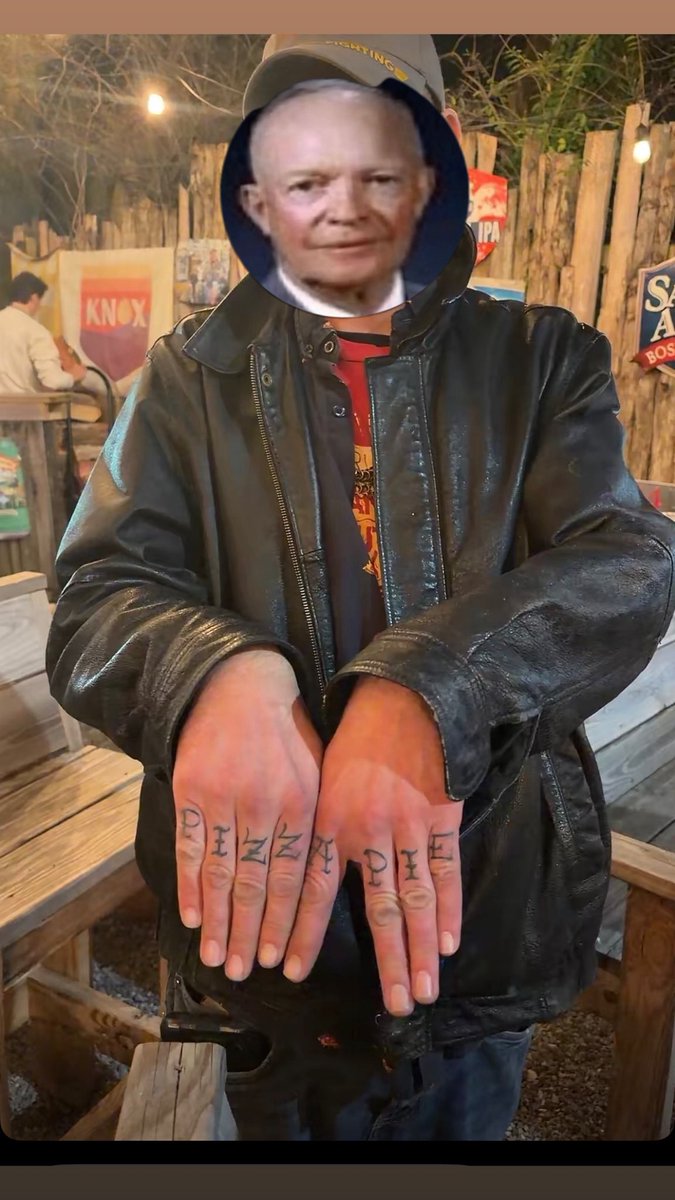 GattoBurner69's tweet photo. Back door tavern most normal customer https://t.co/Uvq4OPPkcF