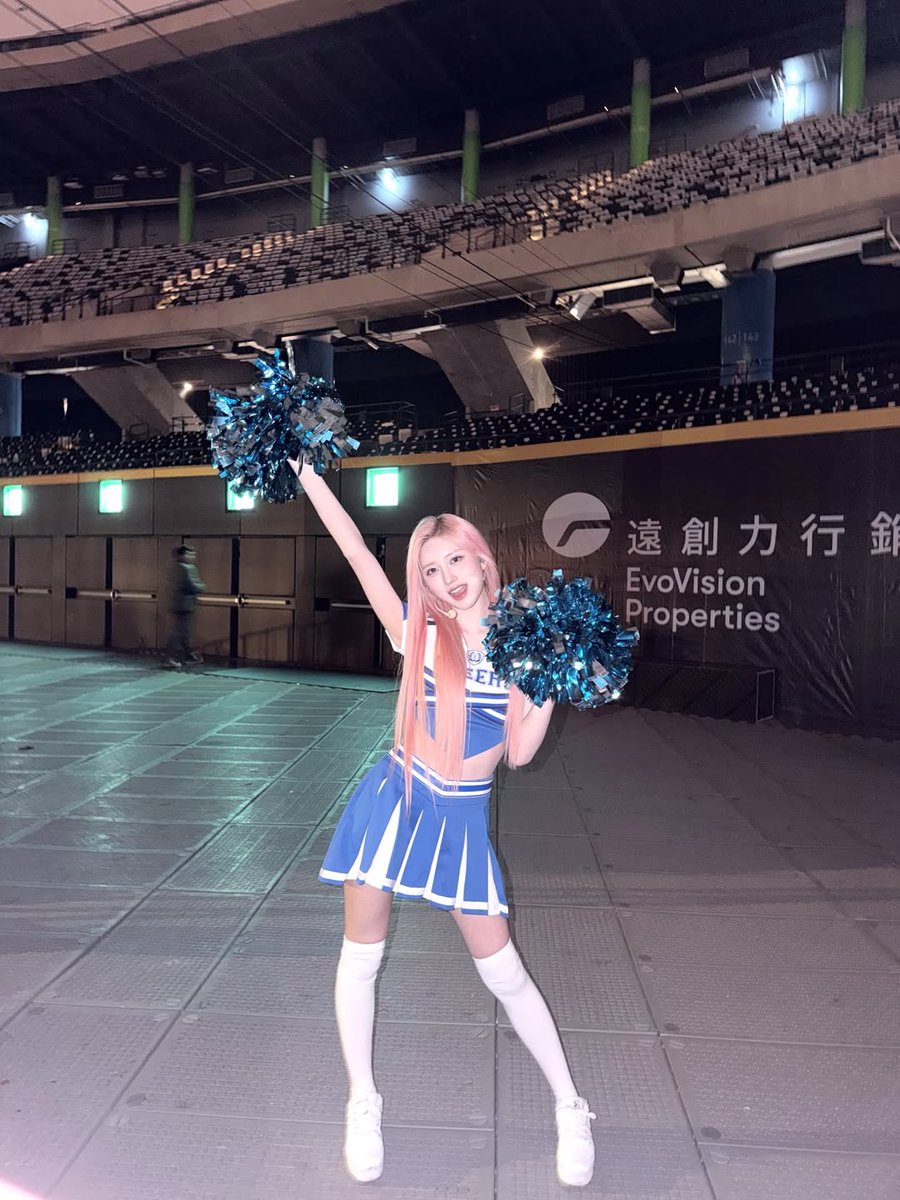 ˚ʚ♡ɞ˚ 이브의 가을 선배 ˚ʚ♡ɞ˚ tweet media