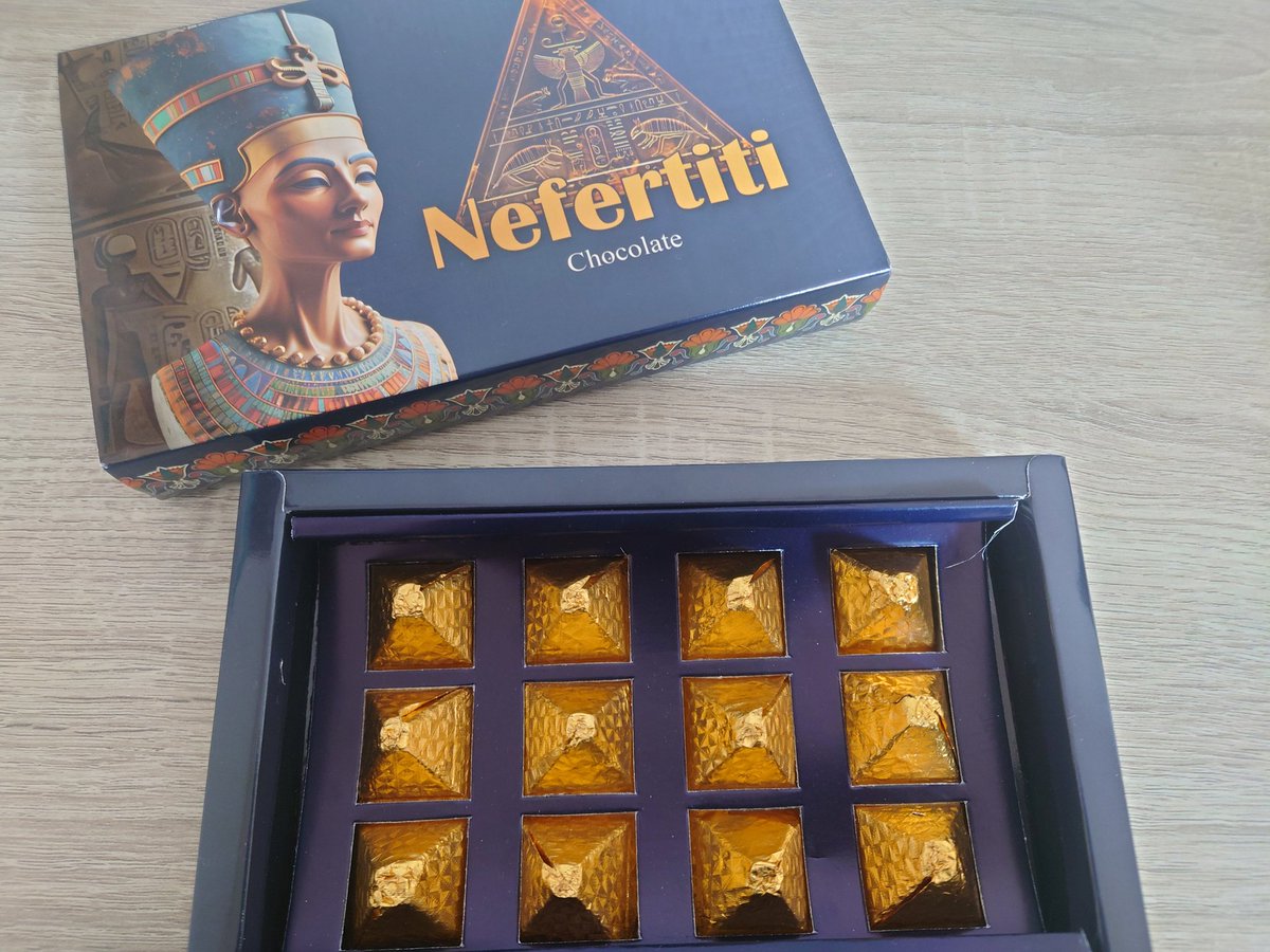 エジプトのお土産。 1、2週間前に行ってたらしいから少し遅かったら