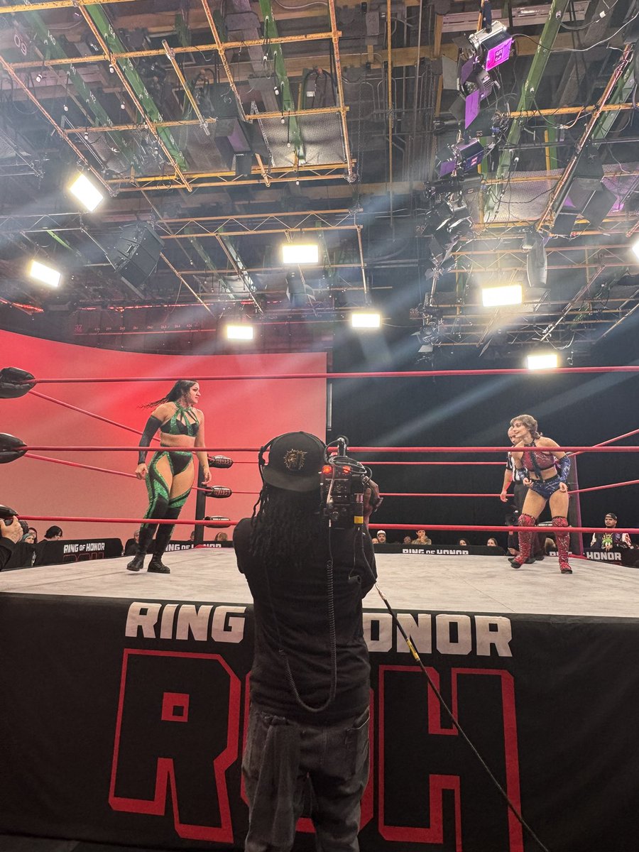 match 14: Persephone vs Sarah Leone #ringofhonor #ROH