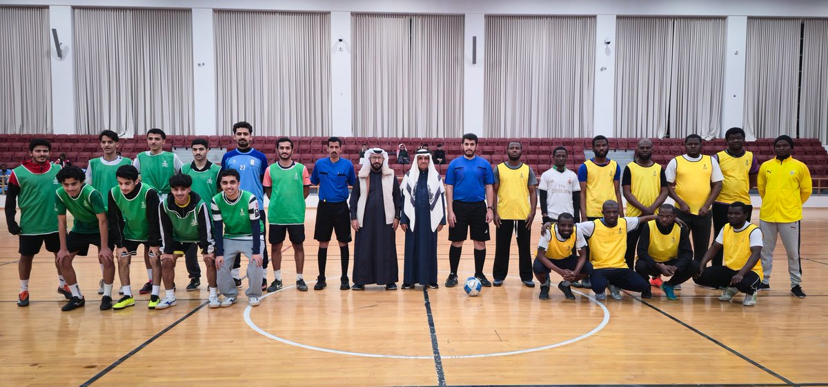 safkku's tweet photo. في أسبوعها الثاني، تتواصل منافسات دوري كرة قدم الصالات لطلاب الإسكان بتنظيم من #عمادة_شؤون_الطلاب ممثلةً بإدارة الإسكان الطلابي، وبالشراكة مع الإدارة العامة للطلاب الدوليين بـ #جامعة_الملك_خالد، وضمن مبادرة #أجاويد، حيث شهدت البطولة إقامة 16 مباراة بمشاركة 180 لاعبًا من 18 دولة، في أجواء تجسّد روح الانتماء والتنوع الثقافي بين الطلبة.