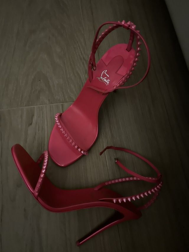 Victoriaa453's tweet photo. Add a pop of color and edge to your outfit with these bold pink studded high heels  perfect for making a statement!
#FashionFootwear #HighHeels #StatementShoes #ChicAndBold #Fashionista #StylishShoes #HeelLover #FootwearFashion #TrendyStyle #OOTD https://t.co/LcY3oY1KRh