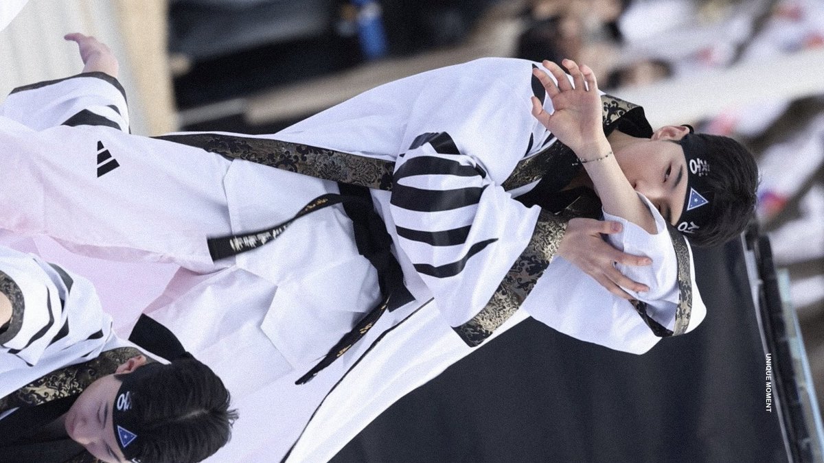 UNIQUE EVERY MOMENT tweet media