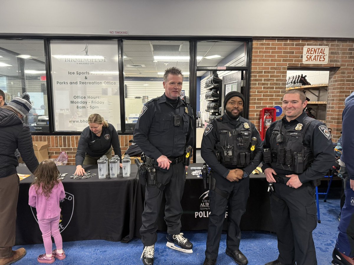 AHPOLICE's tweet photo. Thank you to everyone who joined us today! We had a blast! #SkateWithACop https://t.co/dVj0tCQ0ku