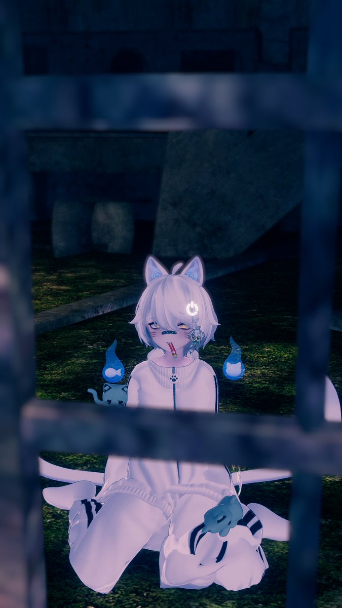 海月猫 6

もうどうしたらいいかわからなくて
博士の研究所へ帰ってみる

もう博士がいなくなってから
ここはすっかり荒廃してしまった

今ここへ帰っても
おかえりと歓迎してくれる存在はいないのだ

🌐：時の残響－Echoes of Time / HANI․

#Mao3D #VRChat #VRChatPhotography 

おはめー