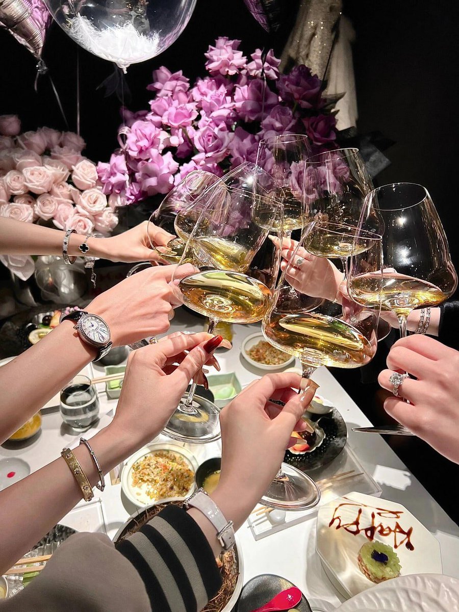 Lola55dlm's tweet photo. Having a blast at the dinner party with friends 🎉 Delicious food, great conversations, and lots of laughter! 📷 https://t.co/20Wk06aWBh