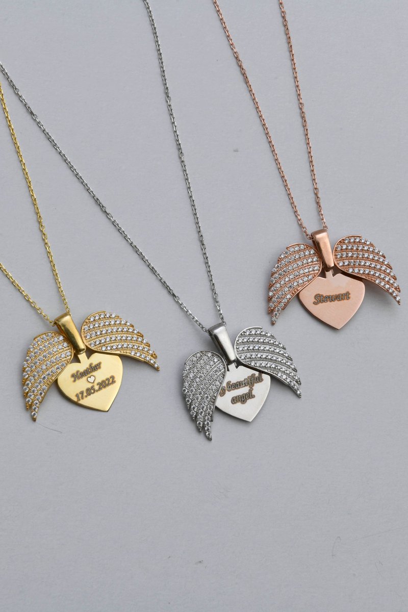 alluniqueness's tweet image. Pure grace! This beautiful #PersonalisedAngelWings necklace (45mm) glows in silver-tone. Its whimsical design hides a special name. The ultimate #HiddenNameJewellery, a stunning keepsake for thoughtful #ChristmasGiftIdeas. ✨ alluniqueness.com/angel-wing-nec…