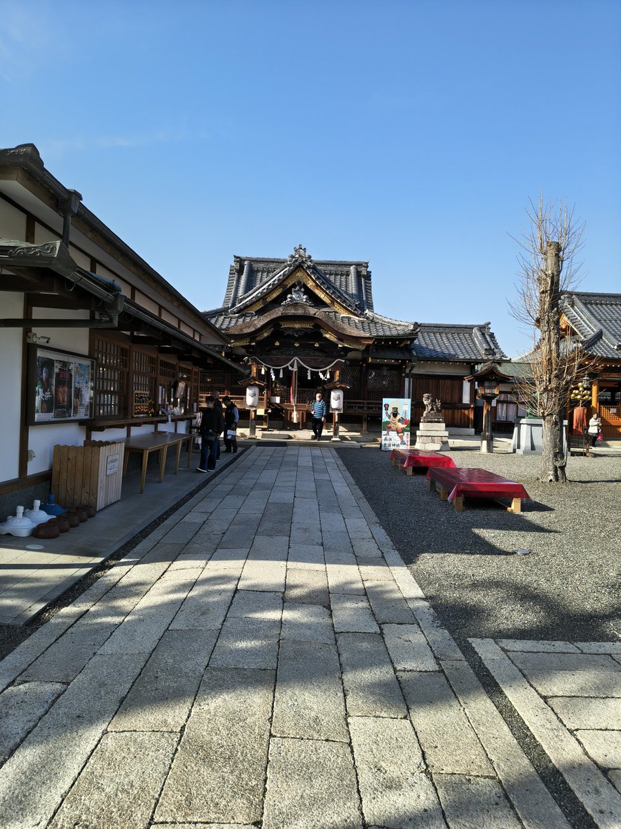 RindYmk's tweet photo. 徳川政権の間は“豊国大明神”を奉るなんて出来ないよな、この社いつからなのかと思っていたら、取り締まり回避のために恵比寿として奉ってた。そのため恵比寿神像もお供えされてます。なるほど秀吉の功績を商業神として捉えたと。 https://t.co/UhY7UTHHT0