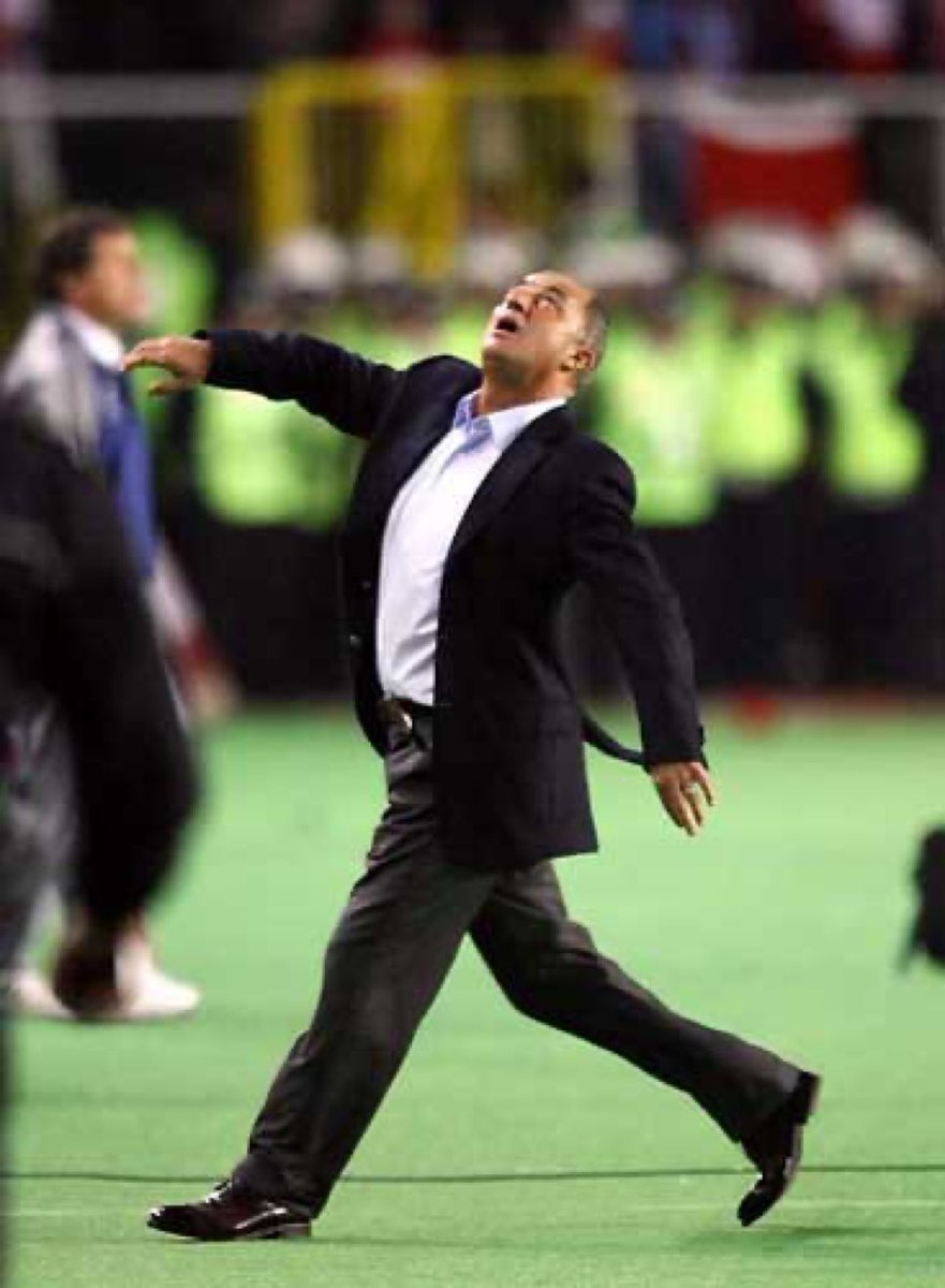 Dışardan motor bile geçse şöyleyiz amk