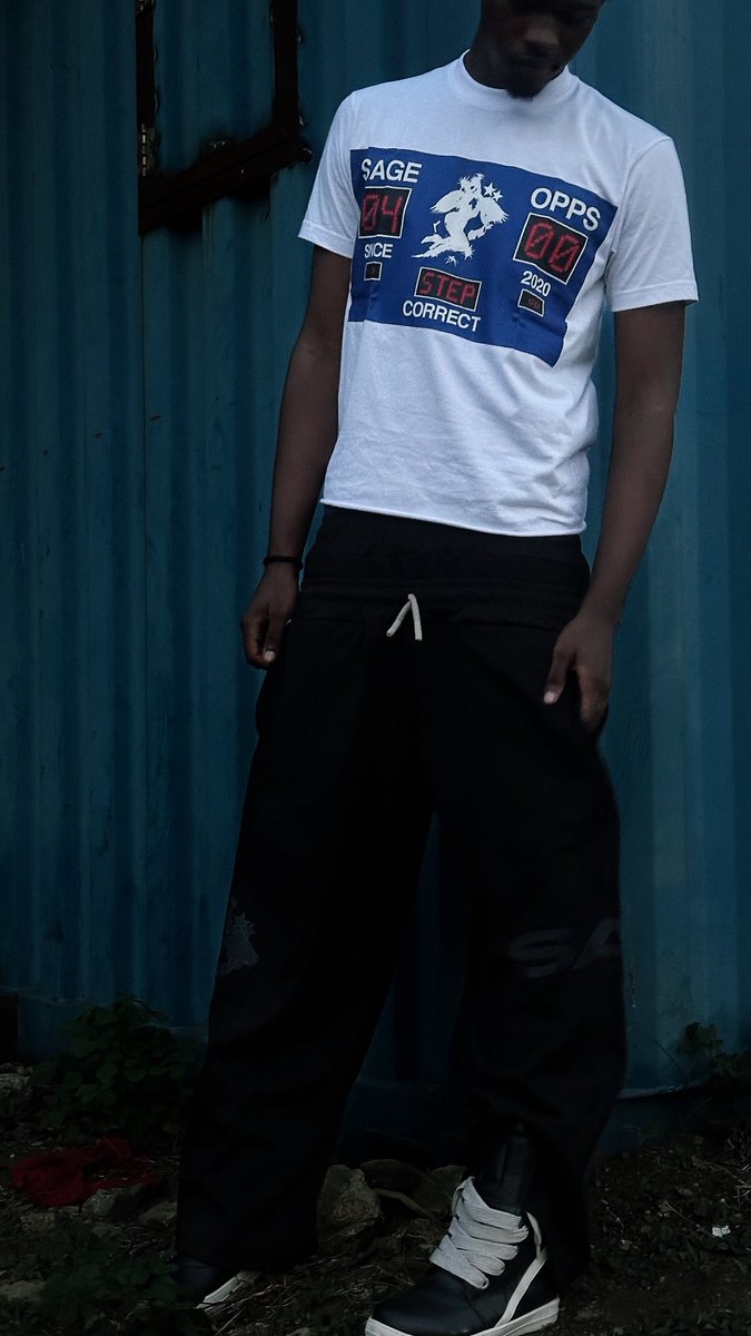 𝕊𝔸ℕ𝕋𝕀 tweet media