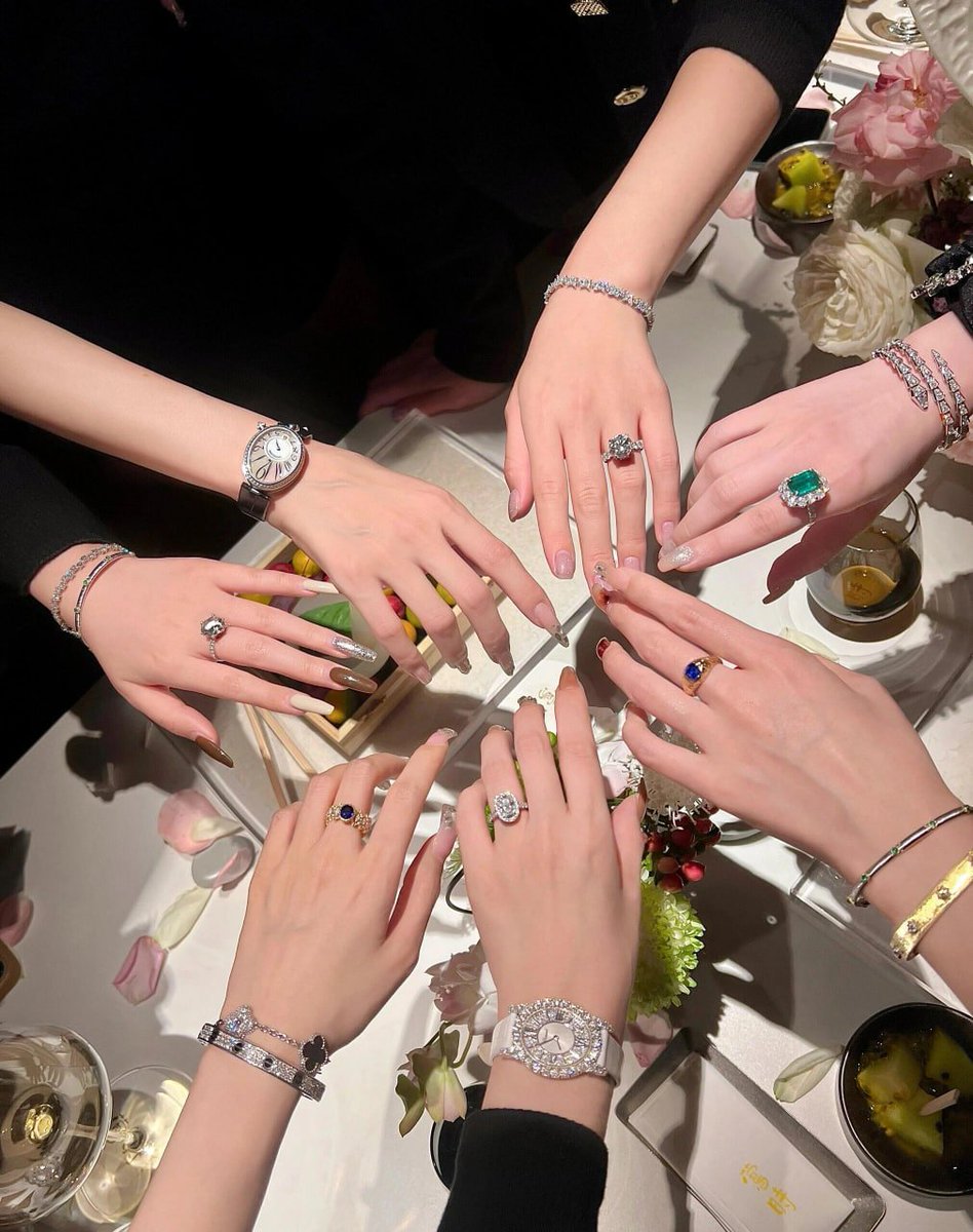 Lola55dlm's tweet photo. Having a blast at the dinner party with friends 🎉 Delicious food, great conversations, and lots of laughter! 📷 https://t.co/20Wk06aWBh
