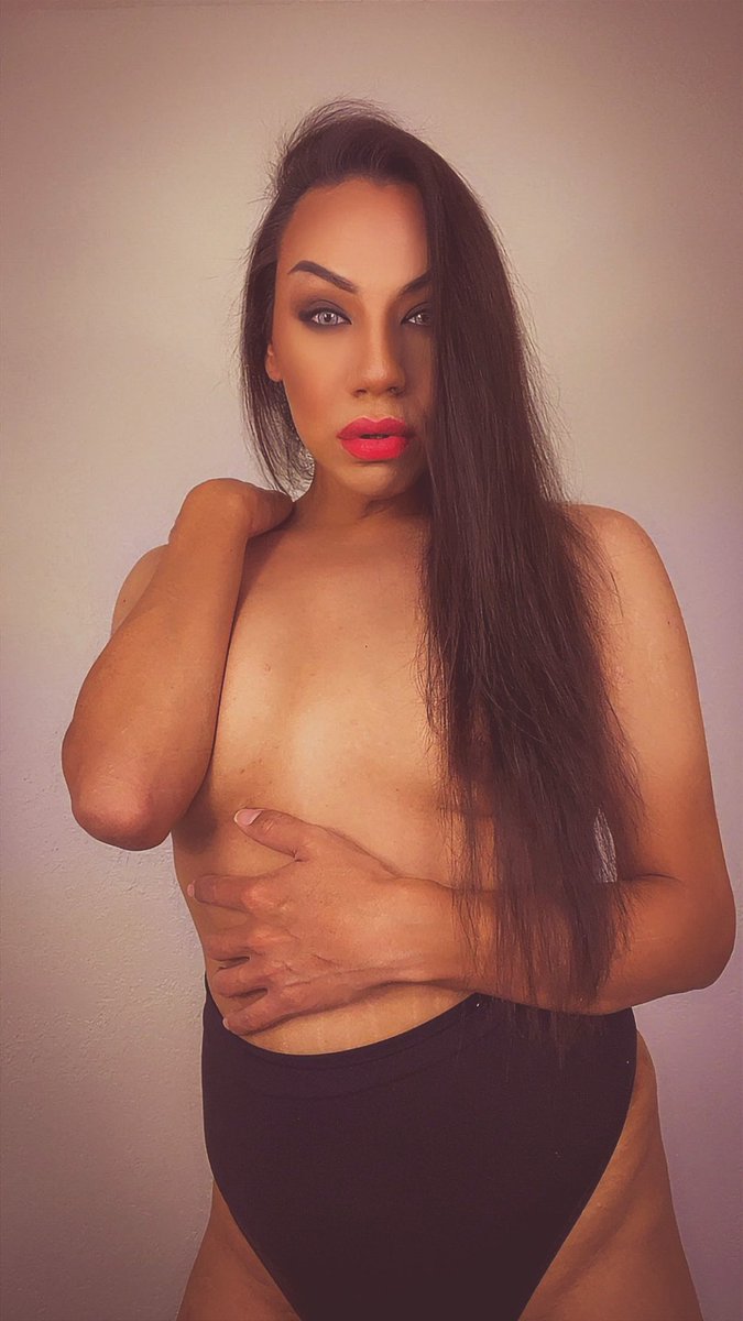 TheQween613's tweet photo. Idk why but this photo gives me life! 💋 #trans https://t.co/cFxhJ1UOu4