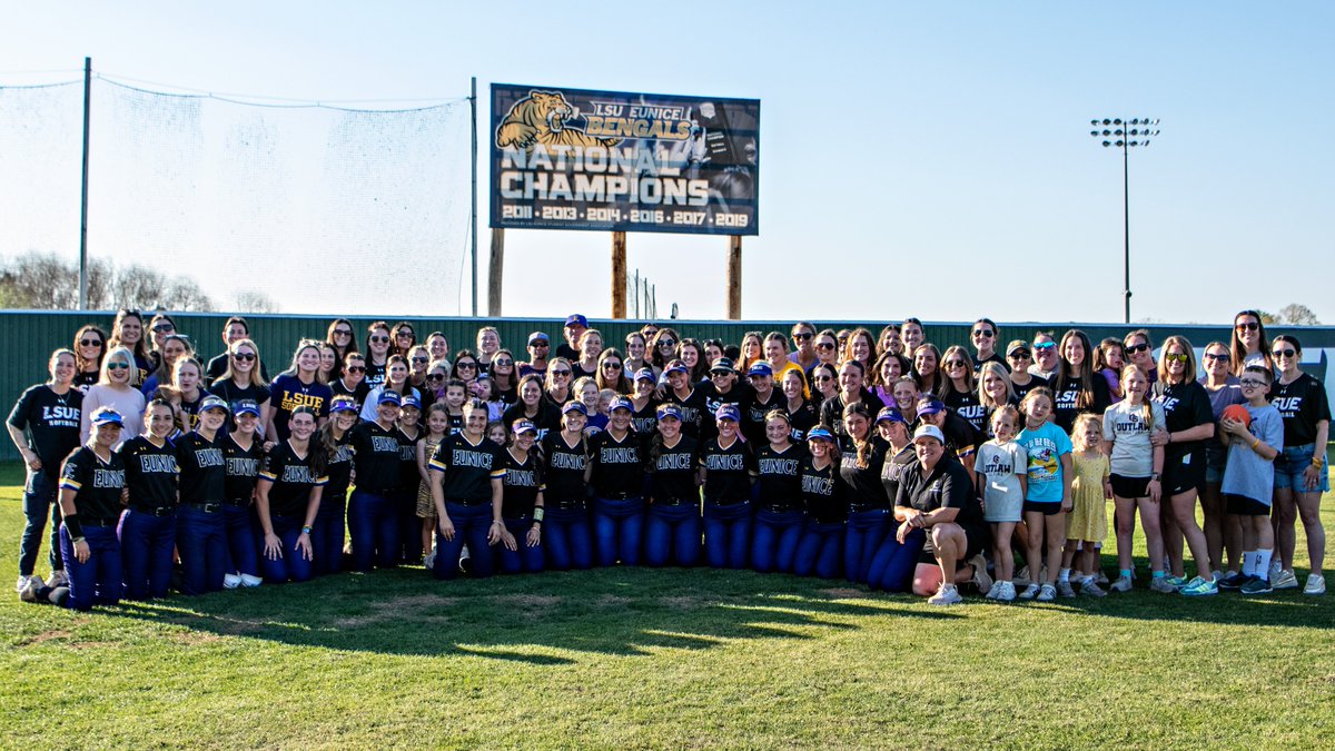 FAMILY. FOREVER.

Thank you to the countless alumni that has made today so special.  You are the reason LSUE Softball is what it is and will continue to be!

#DSRO
#GeauxBengals