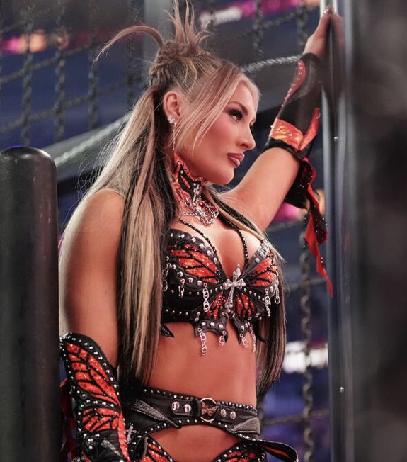 Check your rolexes. Ϟ NOT @tiffstrattonwwe. tweet media