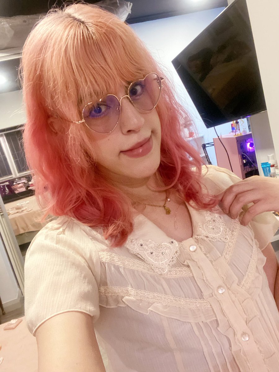 ʚ Live On! ɞ                                                   

♡ Resident Evil Requiem ♡                

𓆩 twitch.tv/lyslysz
𓆩 youtube.com/lyslysz
𓆩 kick.com/lyslysz