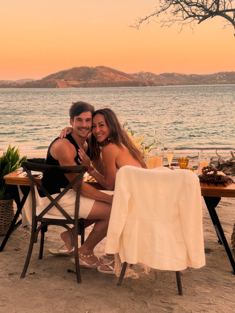 Meu amor...
Hoje seria 29 de fevereiro. Um dia que quase não existe pq raro, discreto, meio conspirador do calendário. Bem a cara do começo da nossa história. Eu nunca vou esquecer o frio na barriga e a certeza que veio junto com ele.
Dois anos daquele sim e dizer "sim" pra você