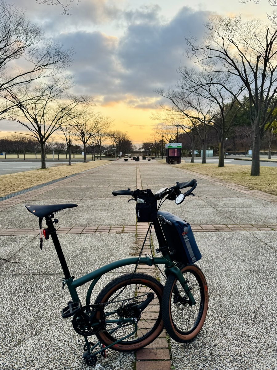 bikepac's tweet photo. 【今朝ポタ】
日の出も早くなったモンだ。
もう少し暖かくなったらスタート時間も早めよう。

#BROMPTON https://t.co/OQjLflDhaX