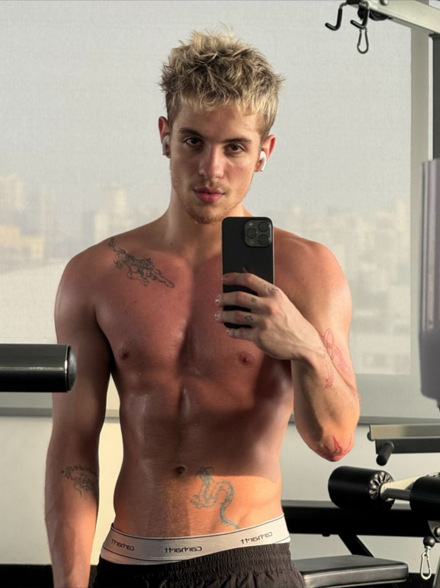 updatecharts's tweet photo. EITA! Juliano Floss disse que ficou apreensivo ao deixar o celular com outra pessoa antes de entrar no #BBB26 por causa de nudes:

“Isso que me preocupou: deixar o celular com alguém. Minha galeria tem mais de 5 mil fotos. Se eu quiser apagar qualquer foto, qualquer nude, não dá.”
