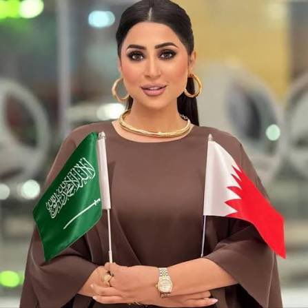 waleed_11222's tweet photo. ✍️✍️✍️✍️✍️✍️✍️✍️
-------
@shaimasabt 
-------
حين يُذكر اسم شيماء سبت يتبادر إلى الذهن فورًا معنى الرقي، والهدوء، والثبات الفني. فهي ليست مجرد ممثلة عابرة على الشاشة، بل حضور متزن استطاع أن يحجز لنفسه مكانة خاصة في قلوب الجمهور الخليجي والعربي.

منذ بداياتها، أثبتت شيماء أن الفن رسالة قبل أن يكون شهرة. اختياراتها لأدوارها كانت دائمًا محسوبة، تميل إلى العمق والطرح الإنساني، وتبتعد عن المبالغة أو الاستعراض. لذلك نراها تتقن تجسيد الشخصية بتفاصيلها الصغيرة قبل ملامحها الكبيرة، فتصل للمشاهد بإحساس صادق لا يحتاج إلى ضجيج.

ما يميزها حقًا هو قدرتها على التنوع؛ فهي قادرة على أداء الأدوار الاجتماعية المؤثرة، كما تجيد الأدوار الهادئة ذات الطابع النفسي، وحتى الشخصيات القوية ذات الحضور الطاغي. هذا التنوع لم يأتِ صدفة، بل نتيجة خبرة وتراكم فني، وثقافة واضحة في فهم النص والعمل الدرامي.

رقي شيماء لا يظهر فقط في أدائها، بل في أسلوبها وحديثها وتعاملها مع جمهورها وزملائها. فهي نموذج للفنانة التي تجمع بين الموهبة والأخلاق، وبين الشهرة والتواضع، وهذا ما جعل محبتها تكبر عامًا بعد عام.

الفن الحقيقي لا يُقاس بعدد الأعمال فقط، بل بالأثر الذي يتركه في الناس. وشيماء سبت استطاعت أن تترك أثرًا طيبًا، وصورة مشرّفة للفنانة الخليجية الراقية التي تمثل بيئتها وقيمها بأجمل صورة.

في زمن السرعة والظهور المؤقت، تبقى شيماء سبت مثالًا للفن الهادئ العميق… فنٌ يحترم العقل، ويصل إلى القلب، ويبقى في الذاكرة. 🌹