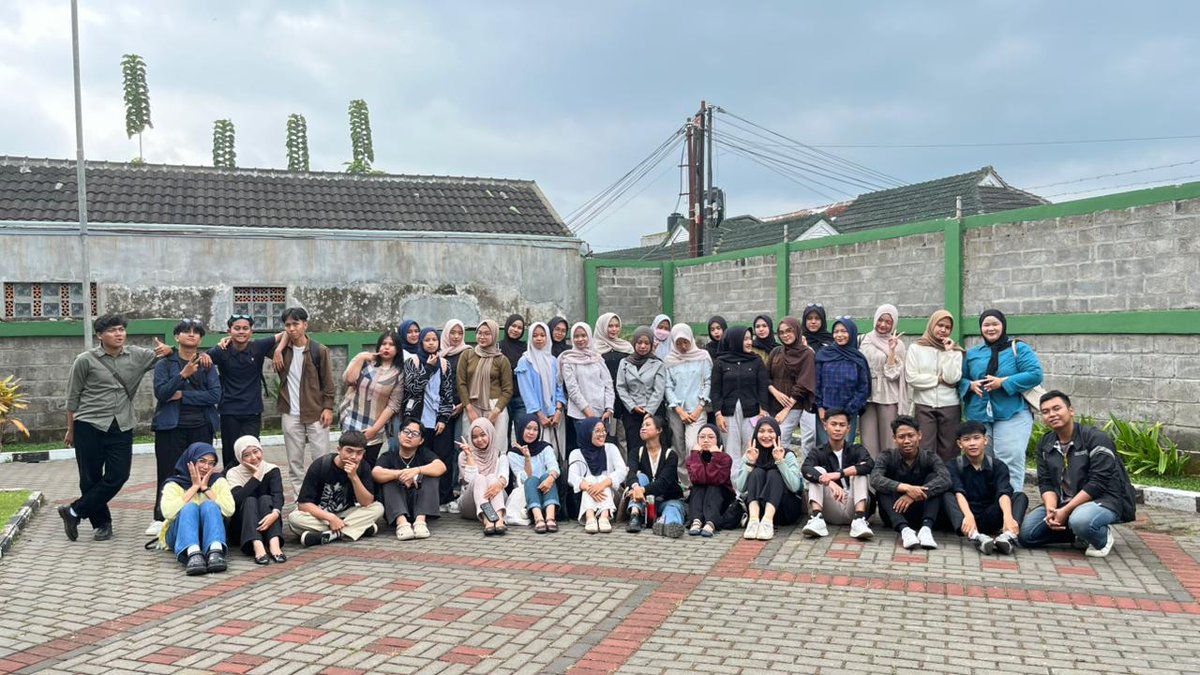 Hmjep_unsil's tweet photo. [RAPAT PERDANA HMJ-EP 2026]

Menjadi langkah awal dalam membangun komunikasi, menyatukan visi, serta merumuskan arah gerak organisasi ke depan.
Semoga setiap proses yang dijalani membawa dampak positif dan berkelanjutan.🚀💫

#hmjepunsil 
#salamkokojo 
#rapatperdana https://t.co/eXhzblVAaX