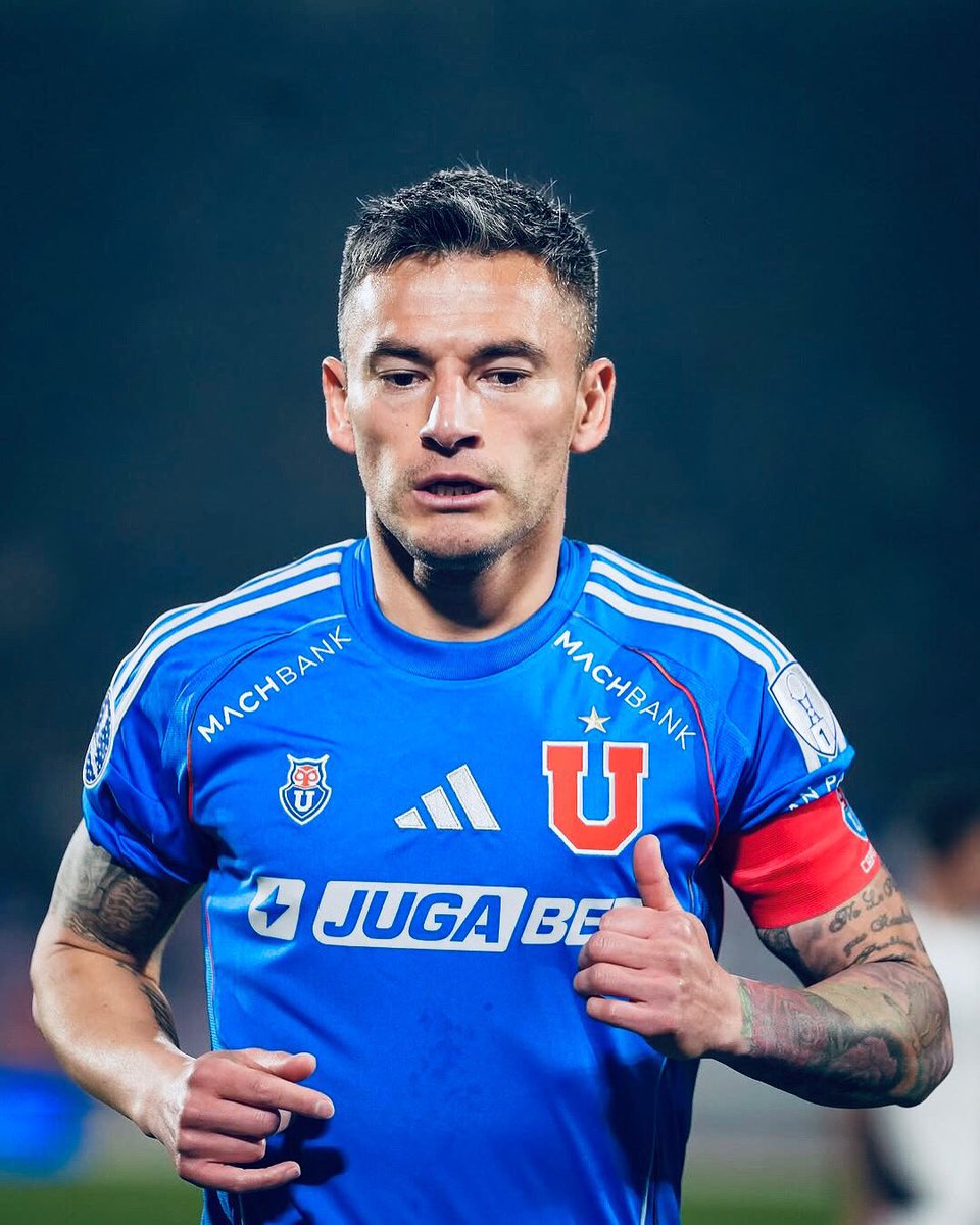 franffigueroa's tweet photo. la rutina de lo extraordinario, lo de charles partido a partido es espectacular. Top 5 máximos idolos en la historia de este gigante club. https://t.co/LrnyGBilpL