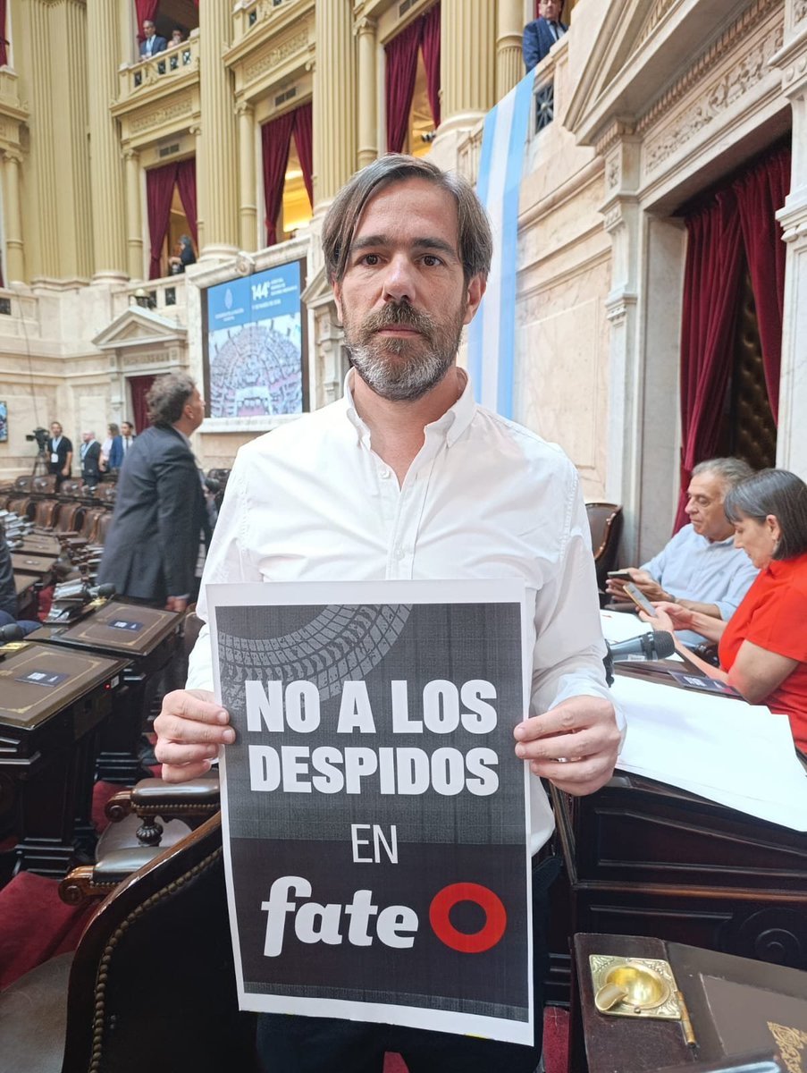 PTSarg's tweet photo. #AsambleaLegislativa2026 "Gatito mimosos de Trump" y "No a los despidos en Fate". Los reclamos de los diputados de izquierda 👇 https://t.co/qBHhBioPGr