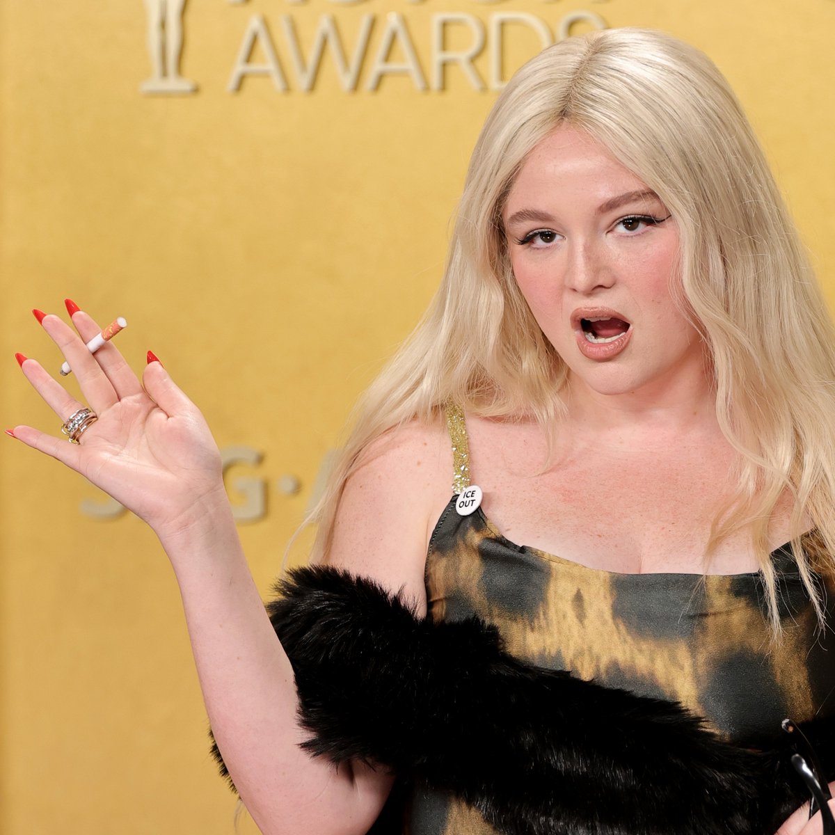 netflix's tweet image. MEG STALTER #ActorAwards 

📸: getty