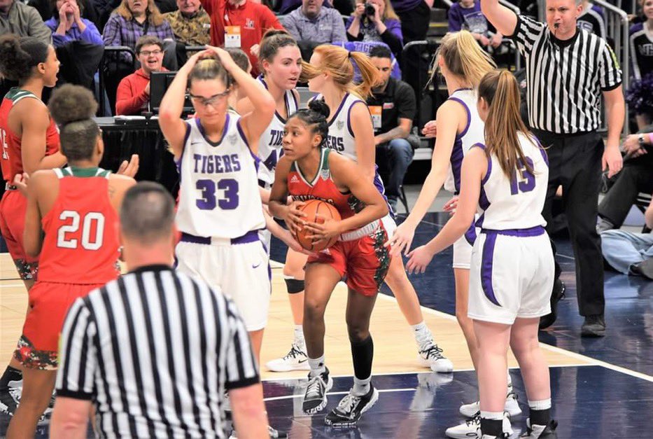 miwakostory's tweet photo. 6 yeas ago...2/29/2026
This moment will forever be one of the greatest highlights of my life as a basketball mom. ❤️💚
#LNHS https://t.co/FLuulhJcSb