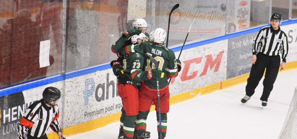 📝 | Väsby gjorde vad man skulle idag hemma mot Vallentuna och vann med 5-1 efter en framförallt stark sista period. Nu väntar playin mot Strömsbro under veckan. Läs mer om derbysegern här nedan. 👇🏻
hockeyettan.se/vasby-ik/nyhet…
📸 | Louise Helenius
#Väsby #VildaVäsby #Hockeyettan