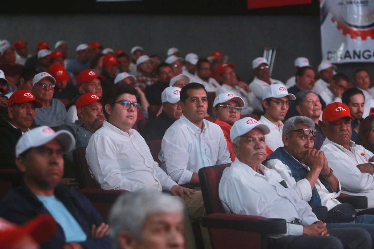 En el Consejo Ordinario de la FTD-CTM celebramos el 90 aniversario de la <a href="/CTM_MX/">CTM Nacional</a> con la presencia del SGG Ing. Hector Vela e invitados especiales. Homenajeamos a Don <a href="/CarlosAceves_/">Carlos Aceves del Olmo</a> y nos congratulamos con la elección del Líder <a href="/tereso_medina/">Tereso Medina</a> como Secretario General de la CTM.