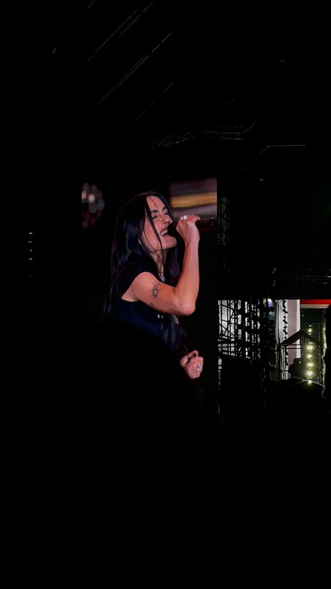 tarde pero seguro..soy more 19🇦🇷 sigo a lali hace unos años, fui a 3 vélez, mi álbum fan es LALI y mis canciones favs son corazón perdido, KO y sexy, soy buena onda ;) síganme #integracionlalera @esposlipat