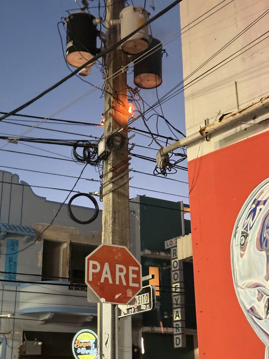 sarisabel's tweet photo. Poste de luz en fuego en la calle loiza @lumaenergypr https://t.co/fMZtQJXxcm