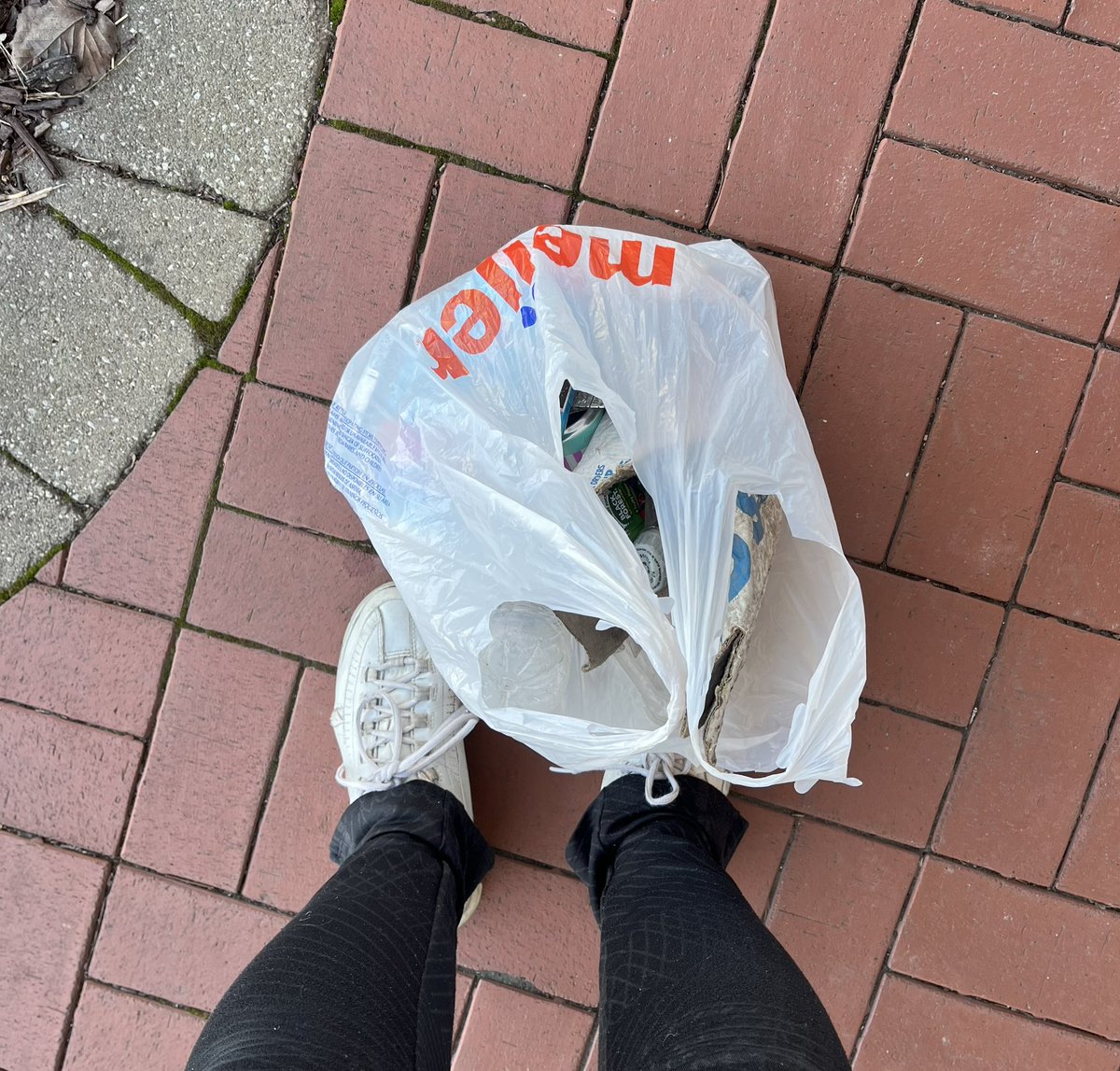 10MinDQ's tweet photo. #SundayThings
Nut cups, lentil soup, broccoli cheddar soup, and spaghetti sauce…boom.
Finally finished March #HappyMail 😬
Neighborhood pantry donation with an assist to @DomesticDogMom for the great snacks.
It was a nice walk, but rather chilly. One more bag of trash picked up. https://t.co/QxkDx8uXVD