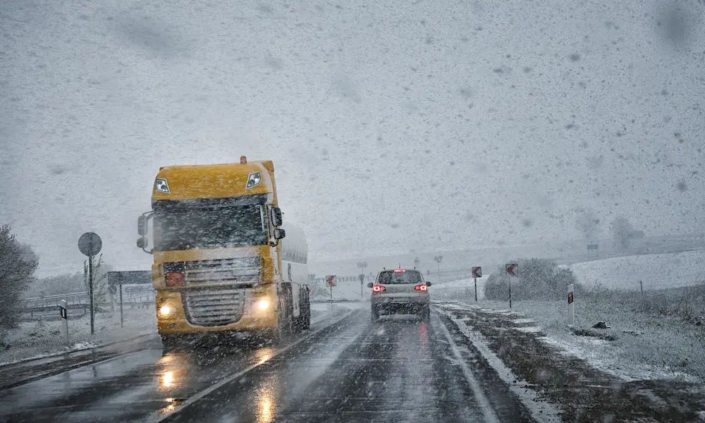 BusinessTalk's tweet image. buff.ly/O4E7cBL Weather challenges demand extra vigilance and expert driving. Reducing speed and increasing the distance between vehicles. Regular maintenance checks, such as monitoring tire inflation and inspecting wipers. #SafetyFirst #DriveSmart