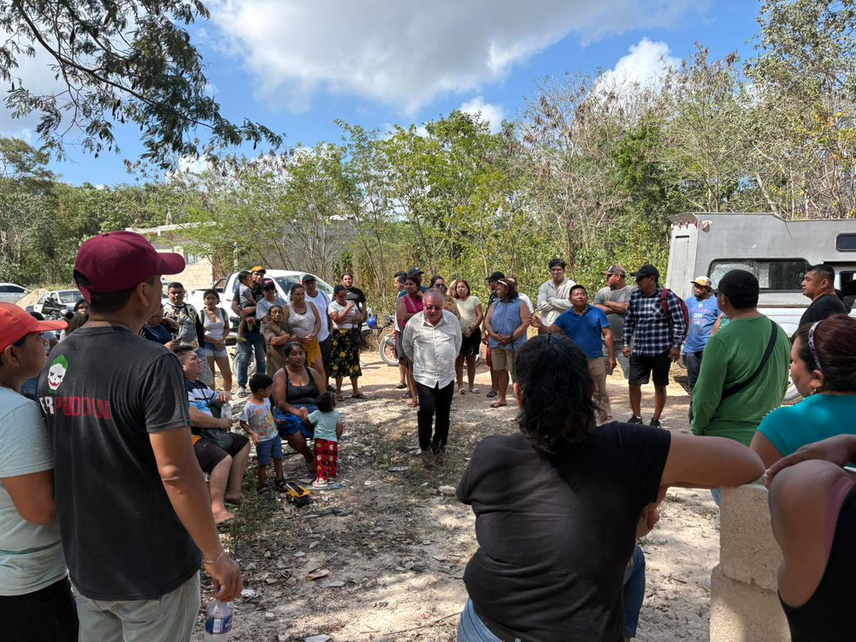 YoHumbertoLara's tweet photo. Cuando el pueblo habla, nosotros respondemos.

Seguiremos caminando colonia por colonia, escuchando, gestionando y trabajando con el corazón por quienes más lo necesitan.
#RegidorDelPueblo #TrabajoConCorazón #ZonaContinental #IslaMujeres #GestiónSocial https://t.co/EJdfeVJPW2