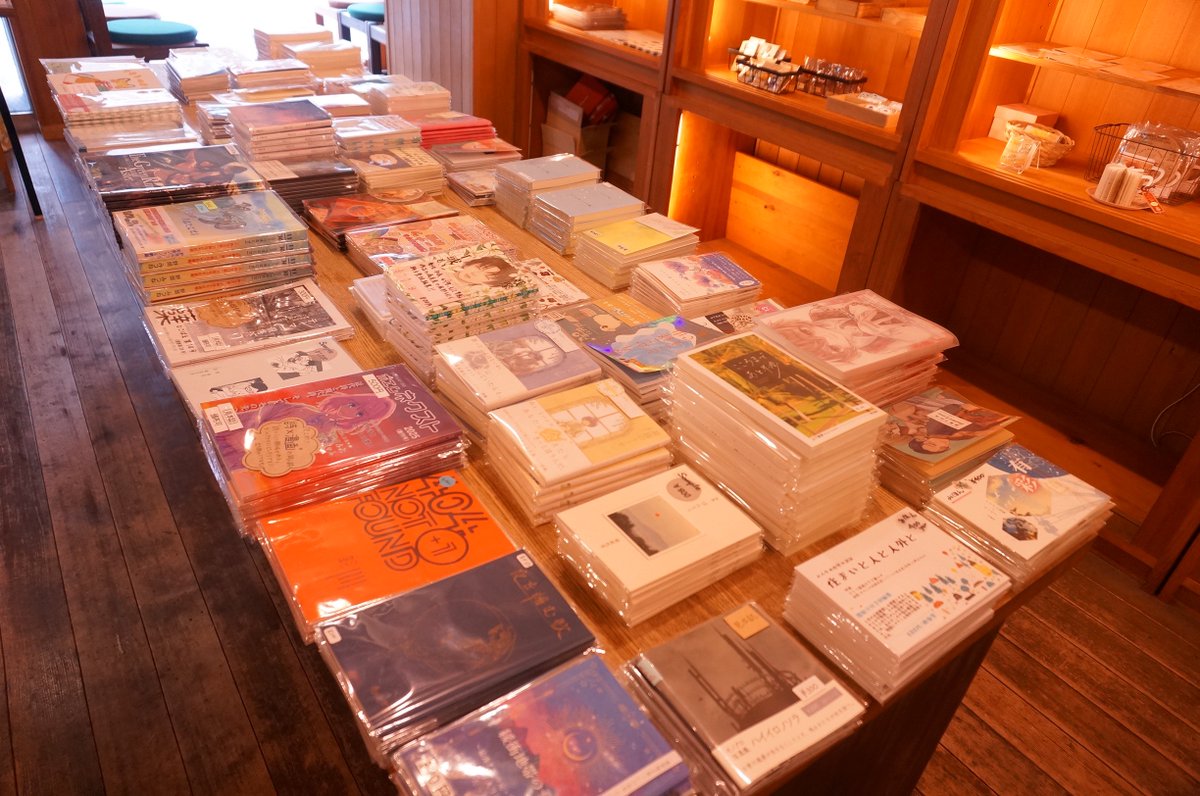 furapera's tweet photo. 【WebShopふらぺら】
https://t.co/DVDZX3ZsXs
#ふらぺら

約100作品のオリジナルの本や雑貨が勢揃い。
完売作品も出てきましたが、まだまだ素敵な作品が眠っています。宝ものと出会いに来ませんか？
3月7日21時まで注文可能です。何度でもご利用ください。
どれだけ購入しても送料500円でお届けします。