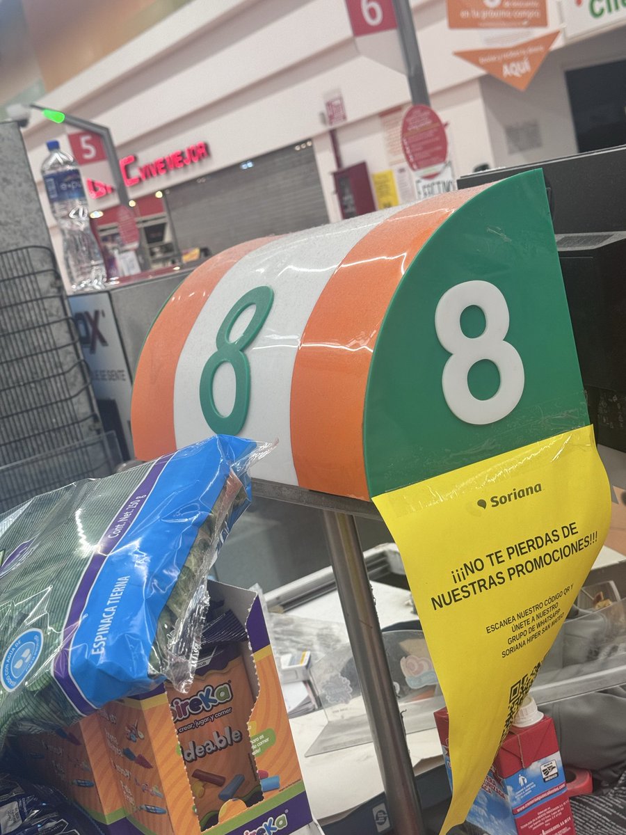 CaroMirandaMo's tweet photo. @Profeco deberías de visitar las tiendas de @TiendaSoriana se encuentran asquerosas, los productos no tienen higiene y donde ponen los alimentos menos aquí un ejemplo https://t.co/GFllaSM3rN
