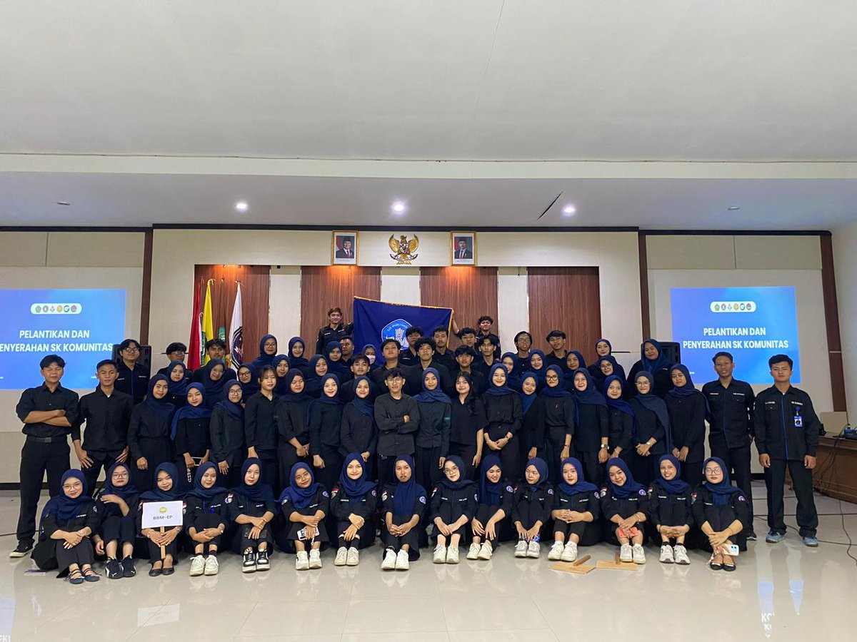 Hmjep_unsil's tweet photo. [PELANTIKAN KOMUNITAS &amp; PENYERAHAN SK KOMUNITAS]
Momen pelantikan dan penyerahan SK Komunitas sebagai tanda resmi dimulainya perjalanan dan tanggung jawab baru.
Semoga amanah yang diberikan menjadi langkah awal untuk berkarya dan berkontribusi lebih baik lagi.
Salam Kokojo🤝 https://t.co/x4kJQZbZPu