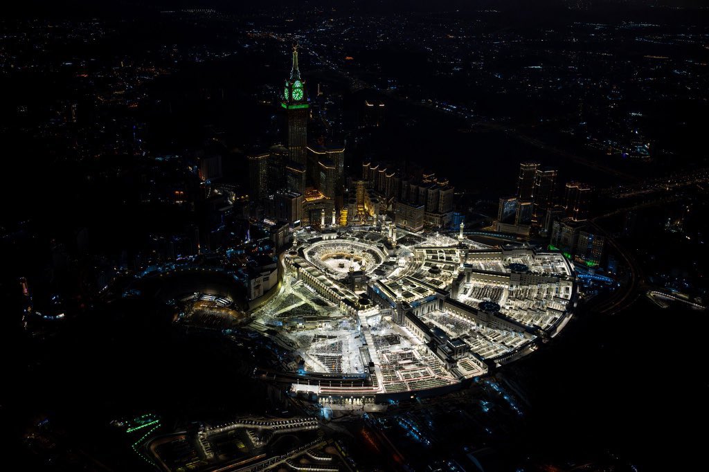 Uhd's tweet photo. هكذا أصبح الحرم المكي بعد أكتمال التوسعة 
السعودية الثالثة والتي تُعد الأضخم في التاريخ 🕋🇸🇦

منظر مُهيب وعظيم جدًا!!😨😨😨💚💚💚💚 https://t.co/2Onr9pIpwo