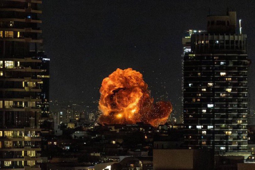 İran coğrafyamızdaki ABD üslerini kullanılmaz hâle getirdikten sonra Tel Aviv’e düşen füzelerin sayısını ve tesirinin ne kadar arttığını hepimiz gördük. İran bu savaşta sadece küfür cephesiyle savaşmıyor maalesef. Onur ve izzetlerini ABD postalları altında çiğnetmekten zerre ar