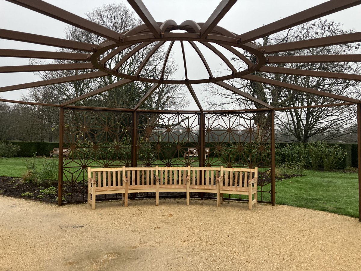 Proud to have installed a bespoke curved York memorial bench in the Rose Garden at Greenwich Park for The Royal Parks.

Handcrafted in oak and designed to sit beneath Heather Burrell’s pergola structure.

Full story:
woodcraftuk.co.uk/news/2026/a-cu…