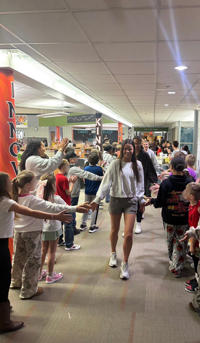 Valley Girls Basketball 🐯🏀 tweet media