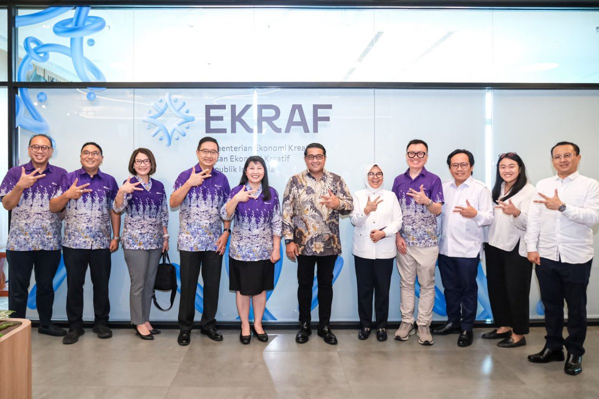 Program Ekonomi Kerakyatan sangat baik dipadukan dgn Program Ekonomi Kreatif. 

BINUS Univ siap bekolaborasi dg Menteri Ekraf, Bpk. Teuku Riefky Harsya. (Rektor BINUS ke5 dari kiri; Saya ke4 dari kanan) dlm hal ekspor digital, lapangan kerja, investasi.

instagram.com/p/DRMmqT-iSyy/…