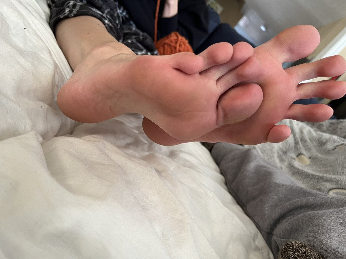 MNaughtyfeet's tweet photo. POV: watching my feet while I crochet 

Your personal show:

https://t.co/zeKG6bwQwb

#premiumchat #footworship #feetforyou #goddess https://t.co/HSaC8LnkVQ