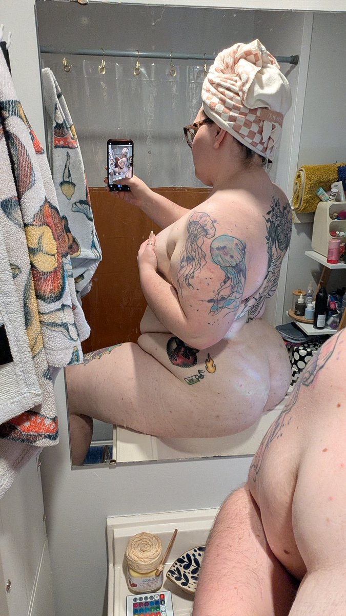 bigolbootyb's tweet photo. Plenty to go around #bbw #pawg #biggirl https://t.co/Qc9KaZ7Q0C
