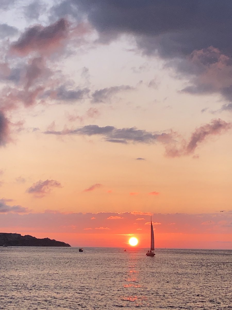 Vanessa is listening tweet media