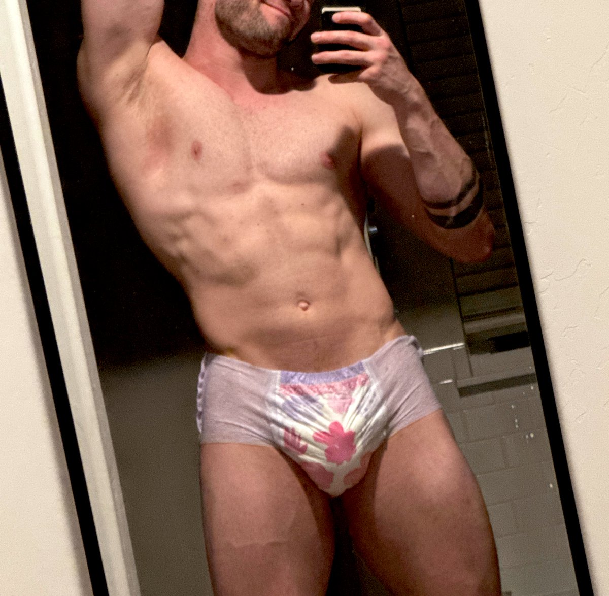 Trophy Boy Twunk tweet media