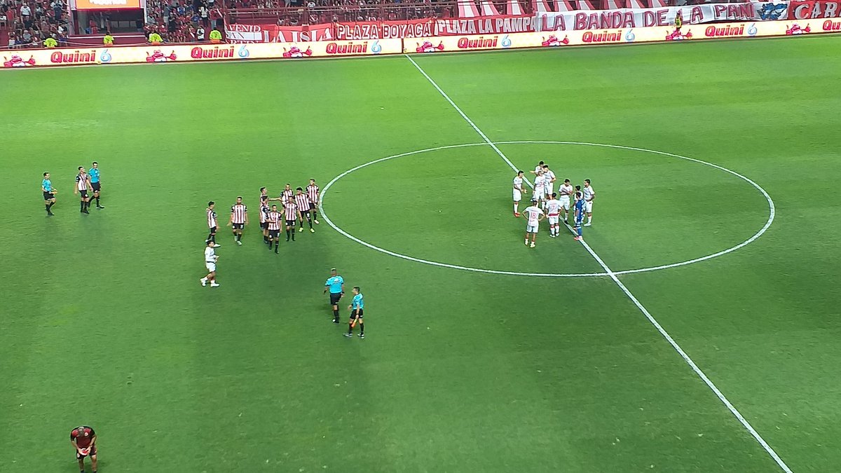 ⚽️ ¡FINAL DEL 1° TIEMPO! 🐞
🇦🇷 | #AAAJ 0-1 #BarracasCentral
⚽️ Rodrigo Insúa

Vía <a href="/diegogabrielfb/">Diego Gabriel Fernandez</a>