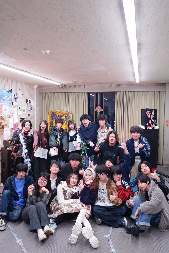 RockCommune tweet media